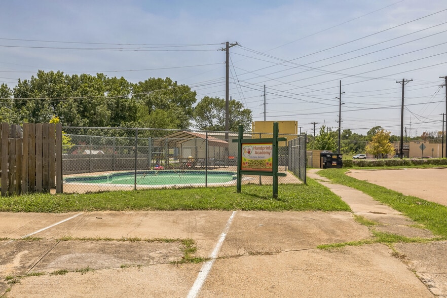 More Photos Of 2418 College Ave, Garland Daycare Center For Lease