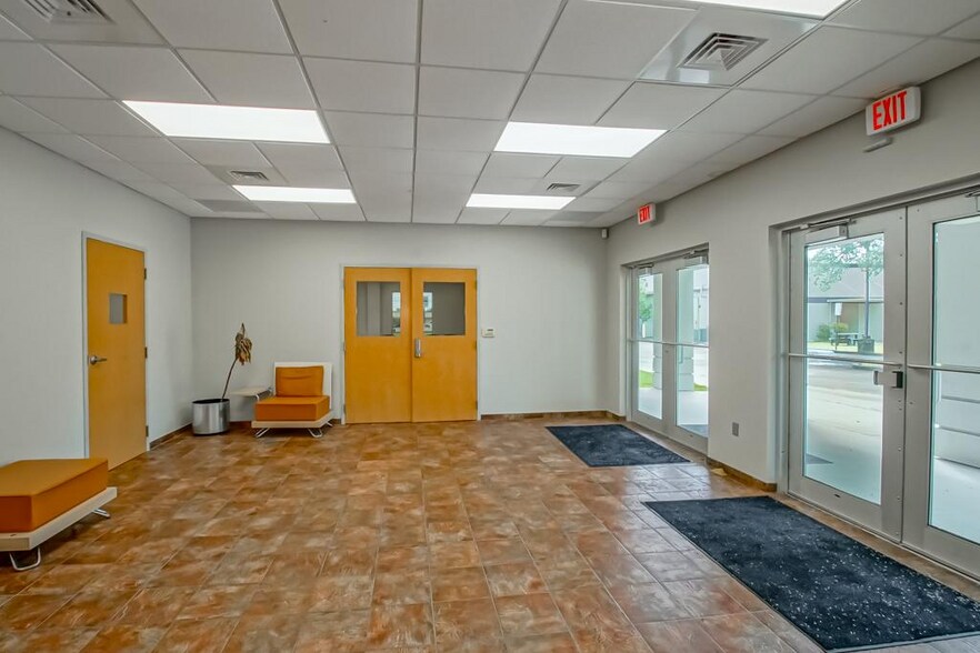 More Photos Of 805 Robin St/ 406 Airline Hwy, La Place Office For Sale