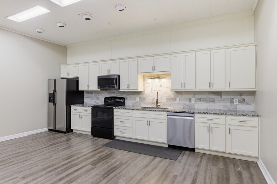 More Photos Of 325 W Main St, Lebanon Office Residential For Sale