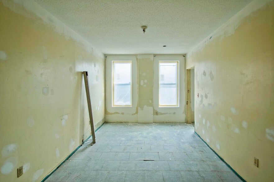 More Photos Of 445-447 High St, Holyoke Storefront Retail Residential For Sale