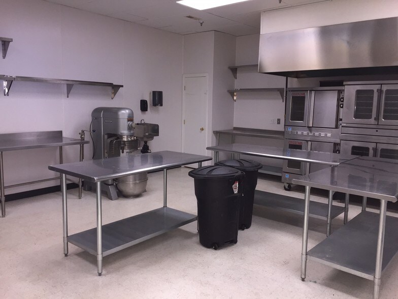 More Photos Of 214 Amity Rd, Woodbridge Unknown For Lease