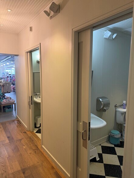 More Photos Of 109-115 Elm St, New Canaan Storefront Retail Office For Lease