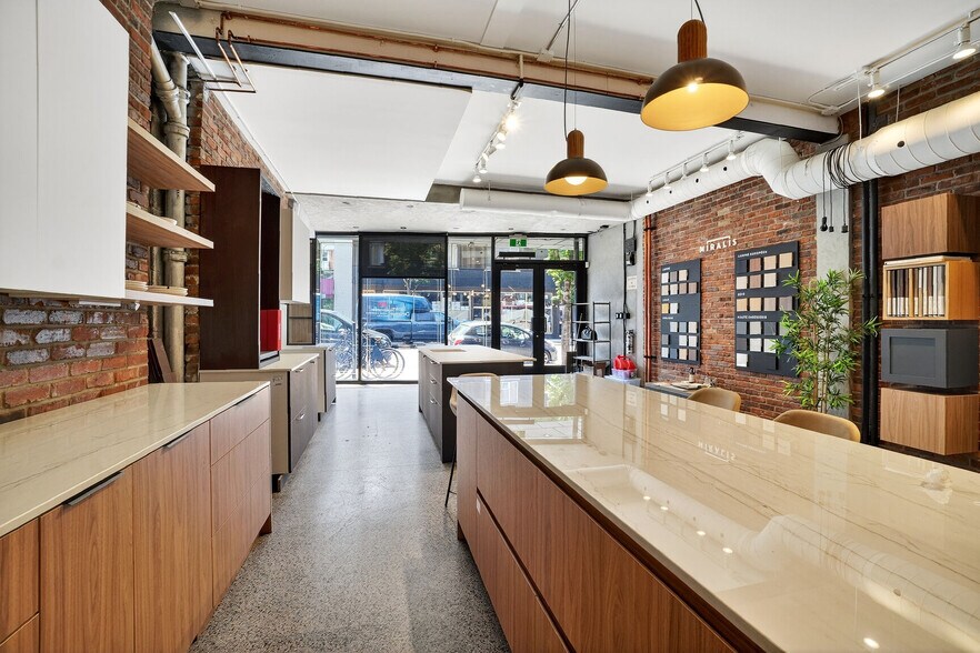 More Photos Of 7553 Rue Saint-Hubert, Montréal General Retail For Lease