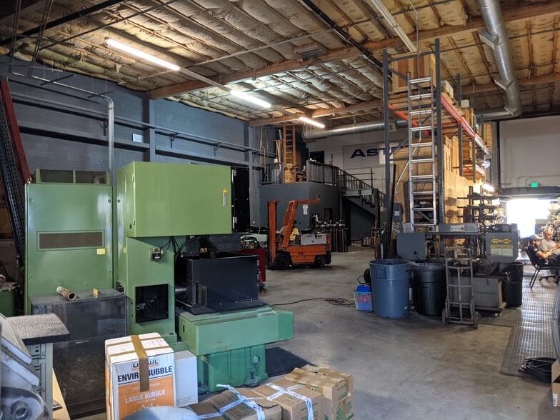More Photos Of 435-437 N Varney St, Burbank Warehouse For Lease