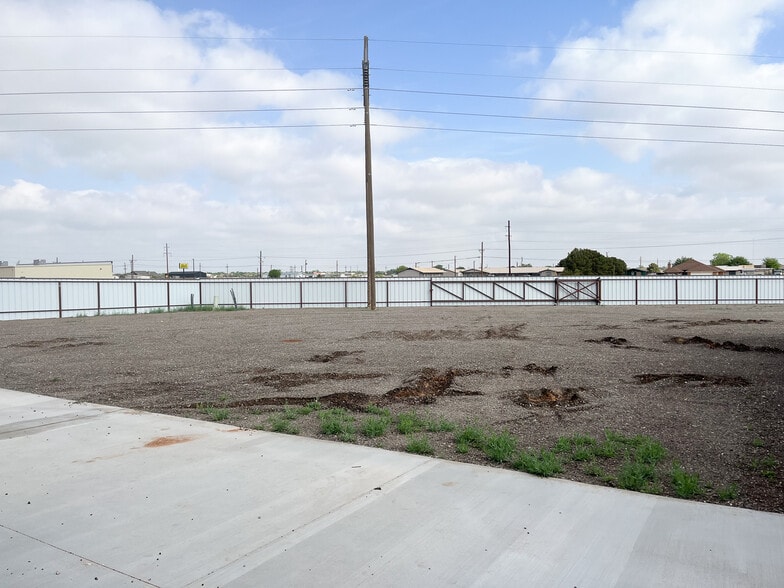 More Photos Of 6704 Yonkers Avenue, Lubbock Showroom For Sale