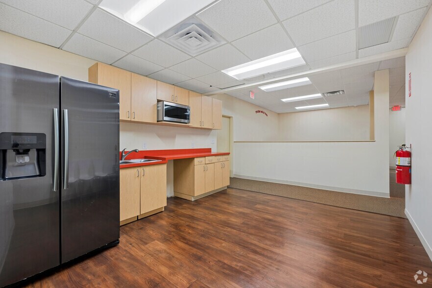 More Photos Of 3690 N Peachtree Rd, Atlanta Loft Creative Space For Lease