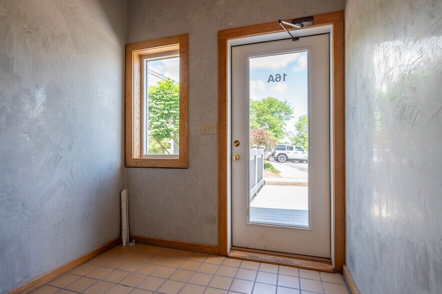 More Photos Of 74 Northeastern Blvd, Nashua Medical For Sale