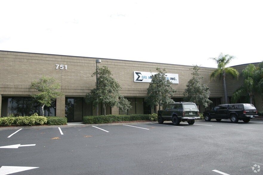 More Photos Of 751 North Dr, Melbourne Flex For Lease