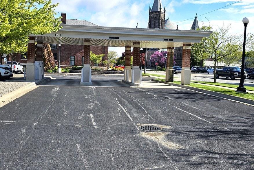 More Photos Of 708 Center Ave, Bay City Office For Sale