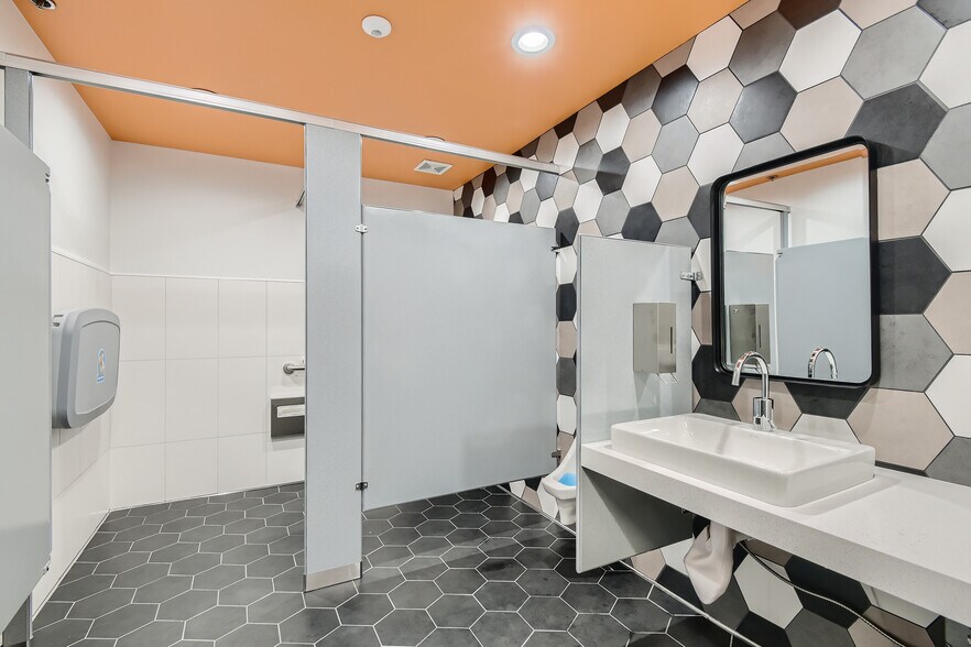 More Photos Of 320-340 E Warm Springs Rd, Las Vegas Unknown For Lease