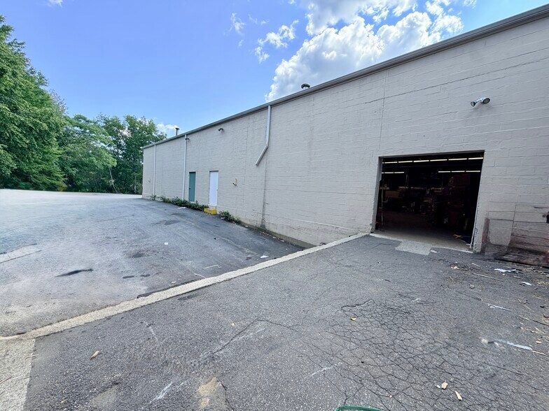 More Photos Of 280 Mishawum Rd, Woburn Warehouse For Lease