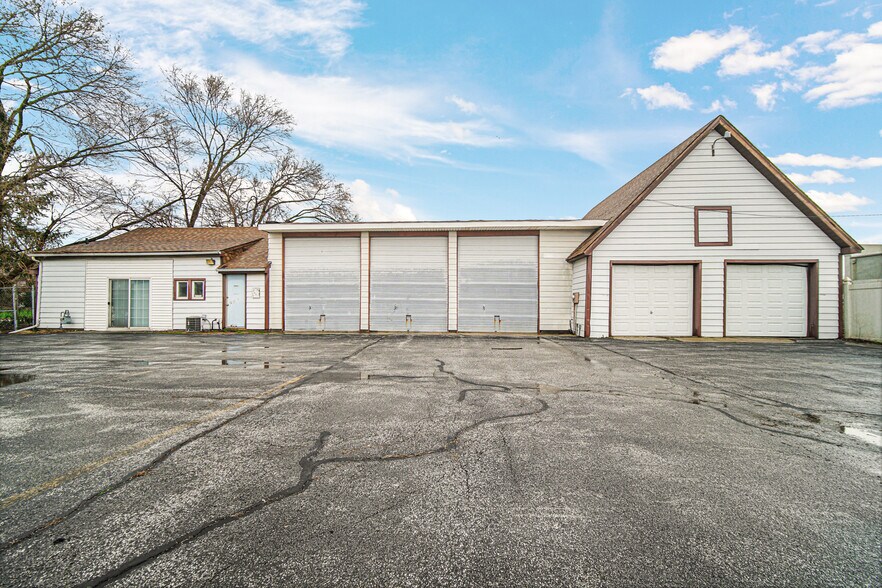 More Photos Of 2331 45th St, Highland Medical For Sale