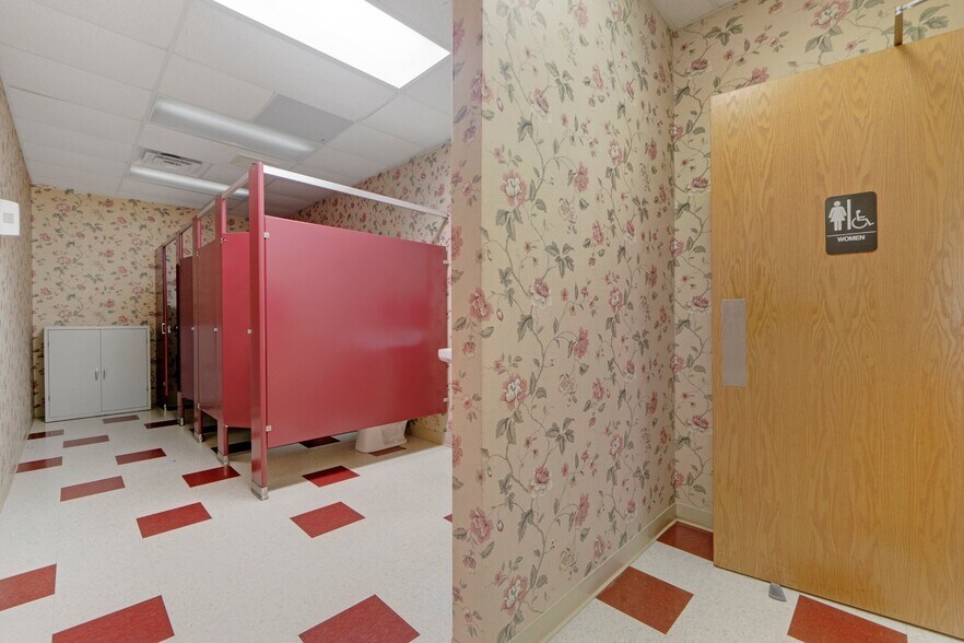 More Photos Of 8645 E Backwater Rd, North Webster Showroom For Lease