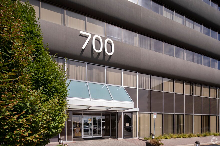 More Photos Of 700 Dorval Dr, Oakville Unknown For Lease