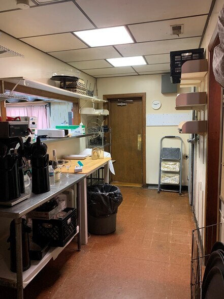 More Photos Of 10 Enfield St, Cincinnati Freestanding For Lease