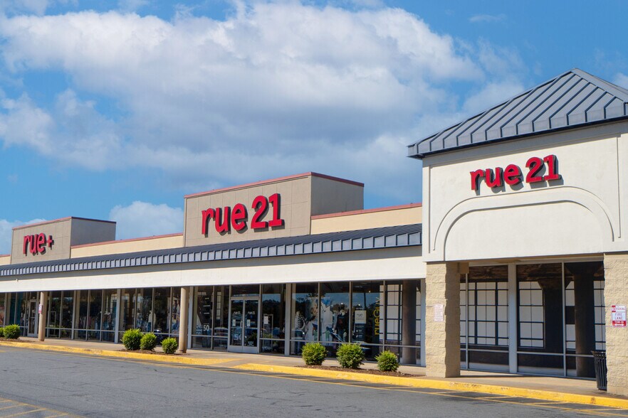 More Photos Of 1008 Crossroads Dr, Statesville Unknown For Lease