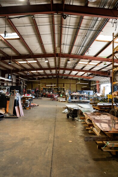 More Photos Of 1630 N Interstate 35 E, Lancaster Flex For Sale