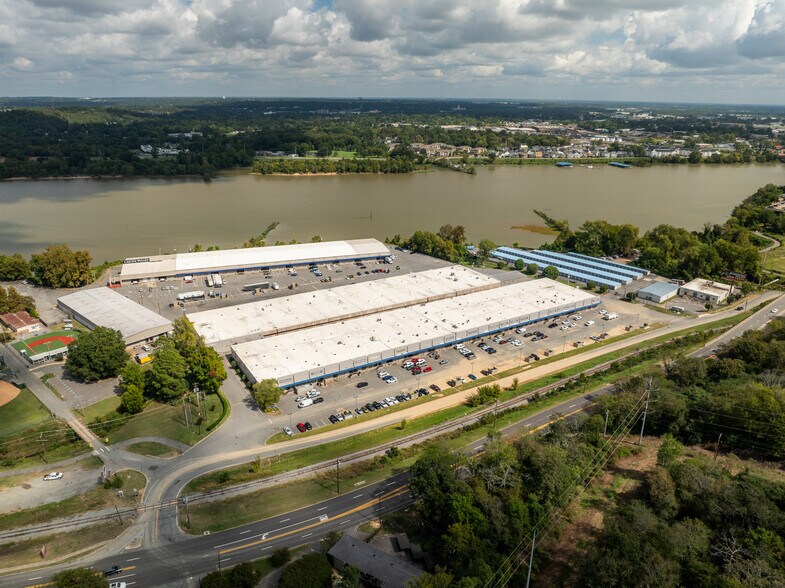 More Photos Of 2400 Cantrell Rd, Little Rock Unknown For Lease