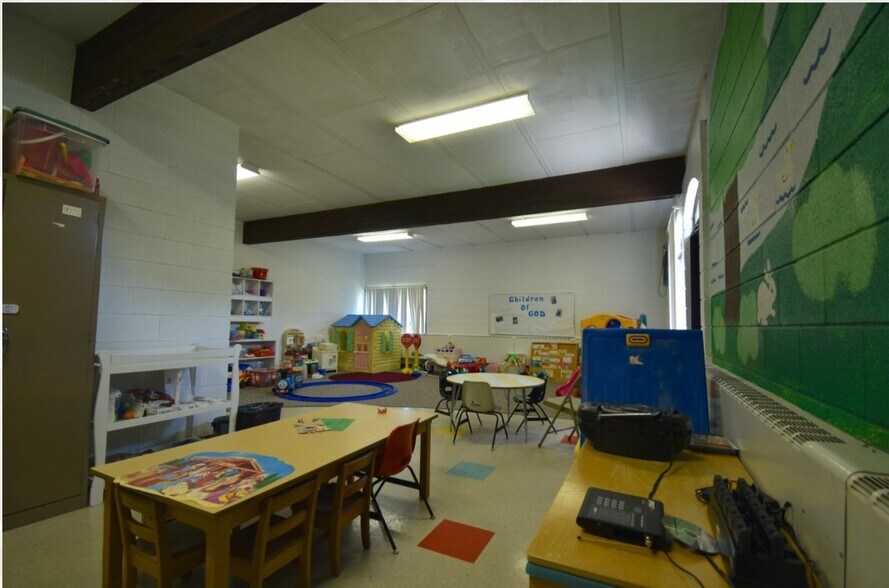 More Photos Of 20300 Middlebelt Rd, Livonia Religious Facility For Lease