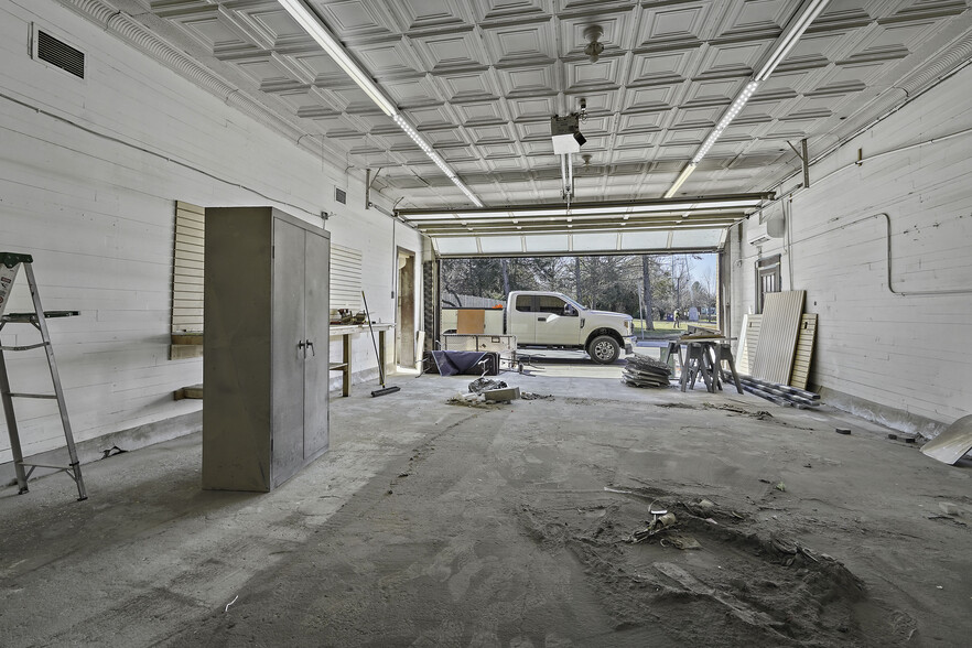 More Photos Of 43 E Colonial Hwy, Hamilton Restaurant For Sale