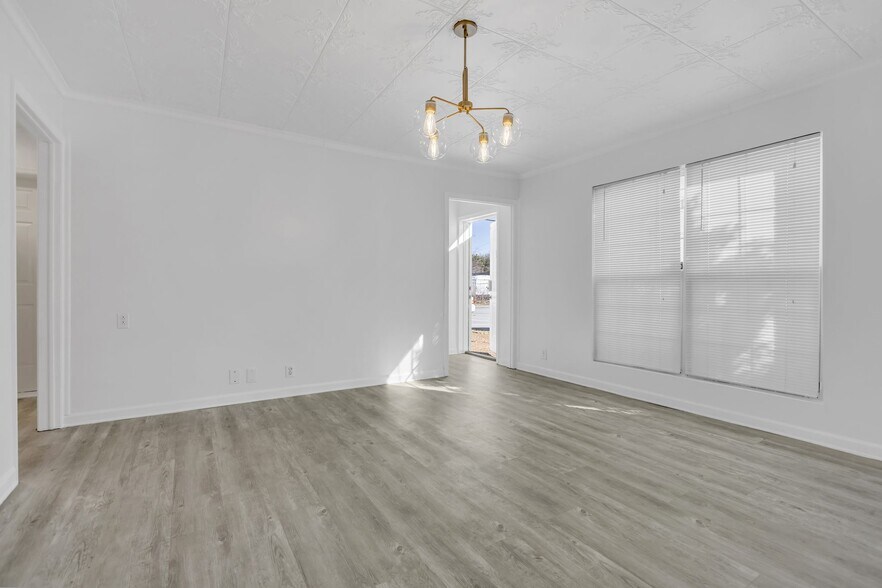 More Photos Of 109 Holiday Ct, Franklin Office For Sale
