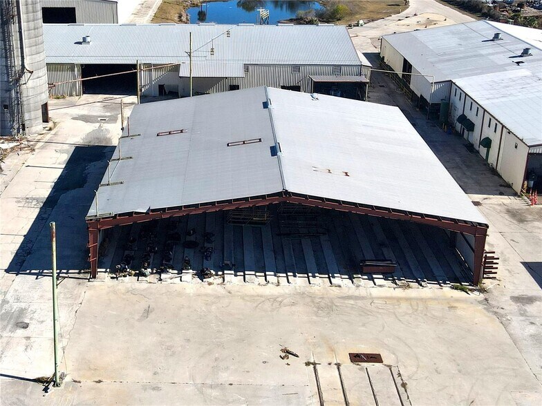 More Photos Of 1509 S Byron Butler Pky, Perry Manufacturing For Lease
