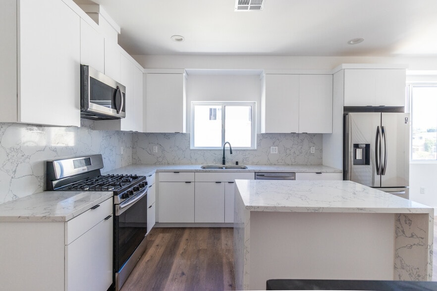 More Photos Of 4505 W 18th St, Los Angeles Multifamily For Sale