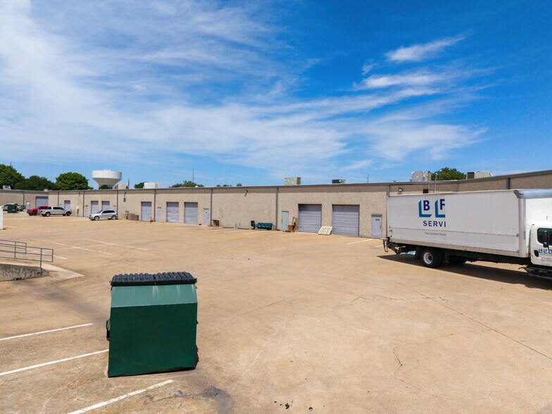 More Photos Of 11601 Plano Rd, Dallas Unknown For Lease