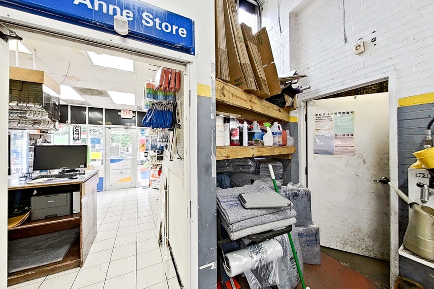 More Photos Of 11410 N Shore Dr, Reston Service Station For Sale