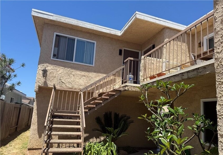 More Photos Of 16662 Blanton St, Huntington Beach Apartments For Sale