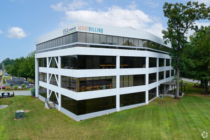 More Photos Of 3300 Battleground Ave, Greensboro Office For Lease