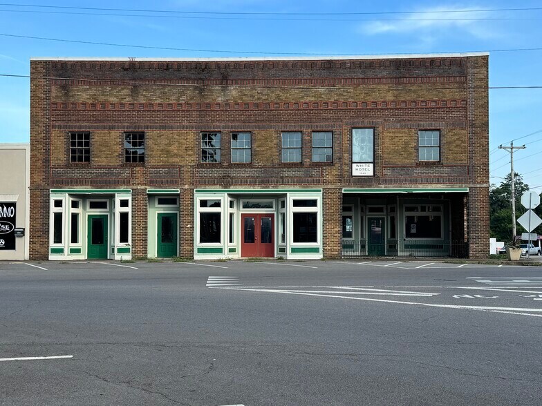 Primary Photo Of 1 Public Square Red Boiling Springs Sq, Lafayette Flex For Sale