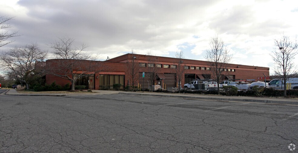 Primary Photo Of 6870-6886 Wellington Rd, Manassas Light Distribution For Lease