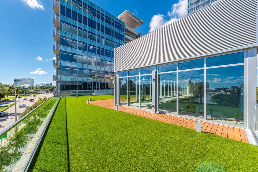 More Photos Of 21550 Biscayne Blvd, Aventura Office For Lease