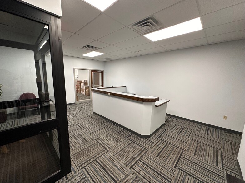 More Photos Of 805 Estelle Dr, Lancaster Office For Lease