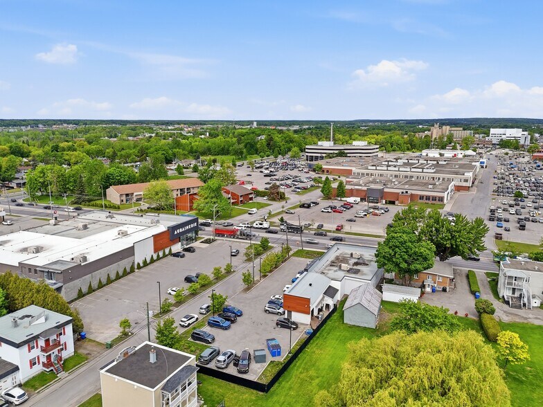 More Photos Of 625 Av 11E, Saint-jerome Freestanding For Lease