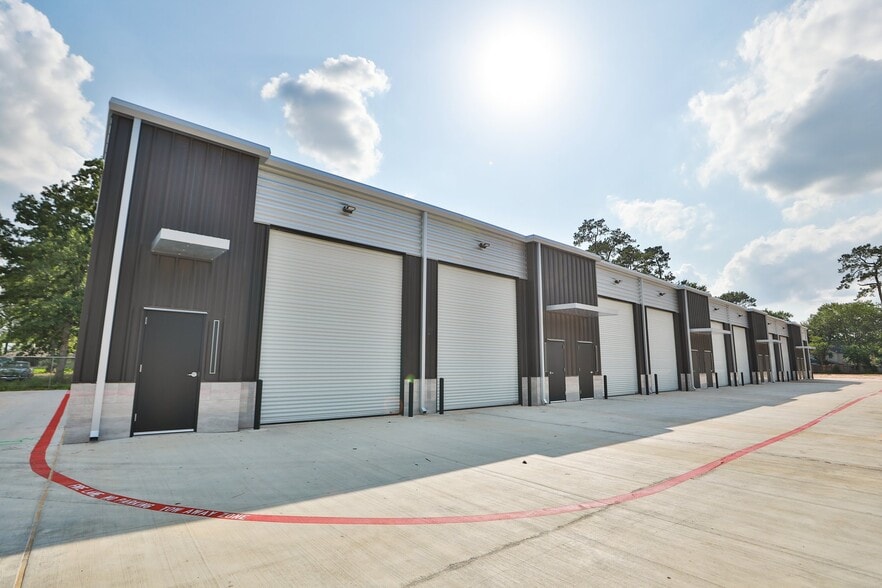 More Photos Of 12402 Malcomson Rd, Houston Self Storage For Sale