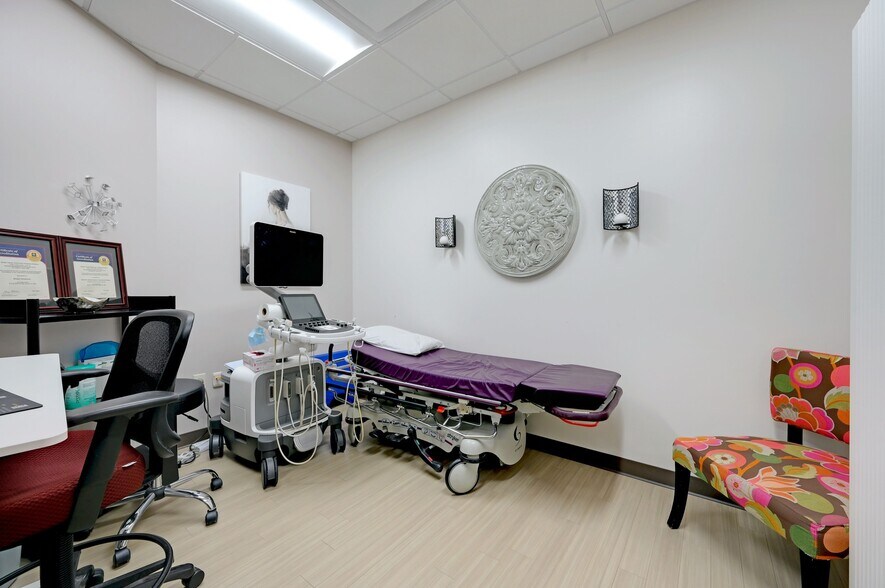 More Photos Of 11923 Culebra Rd, San Antonio Medical For Sale