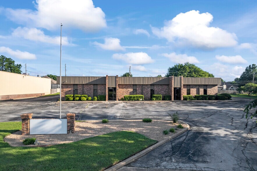 More Photos Of 1815 W Detroit St, Broken Arrow Service For Lease