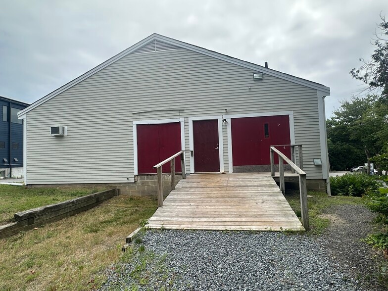 More Photos Of 28 S Orleans Rd, Orleans Bank For Sale