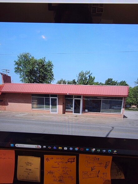 More Photos Of 1322 S Van Buren St, Enid Office For Sale