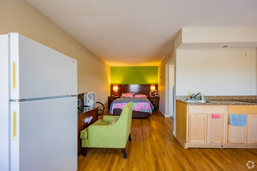 More Photos Of 7404 S May Ave, Oklahoma City Hotel For Sale