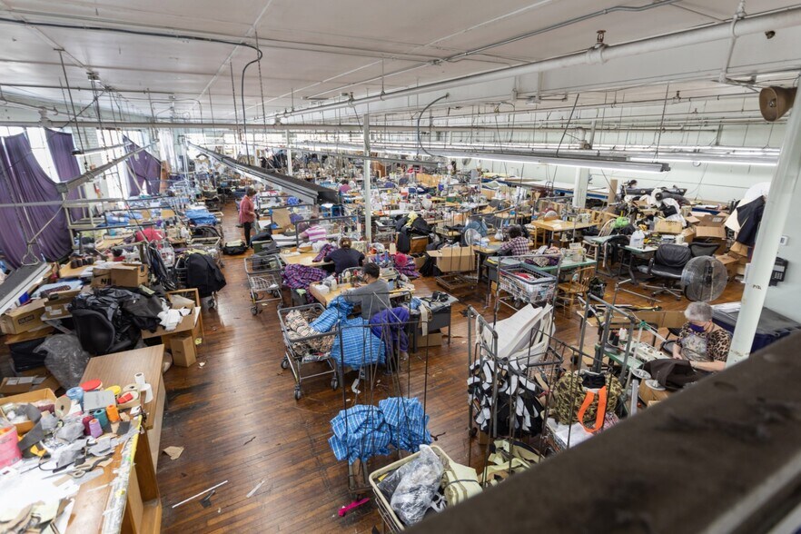 More Photos Of 165-167 Bow St, Everett Light Manufacturing For Lease