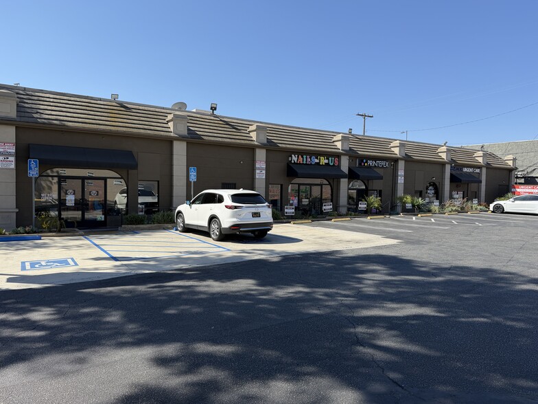 More Photos Of 401 W Los Feliz Rd, Glendale Storefront For Lease