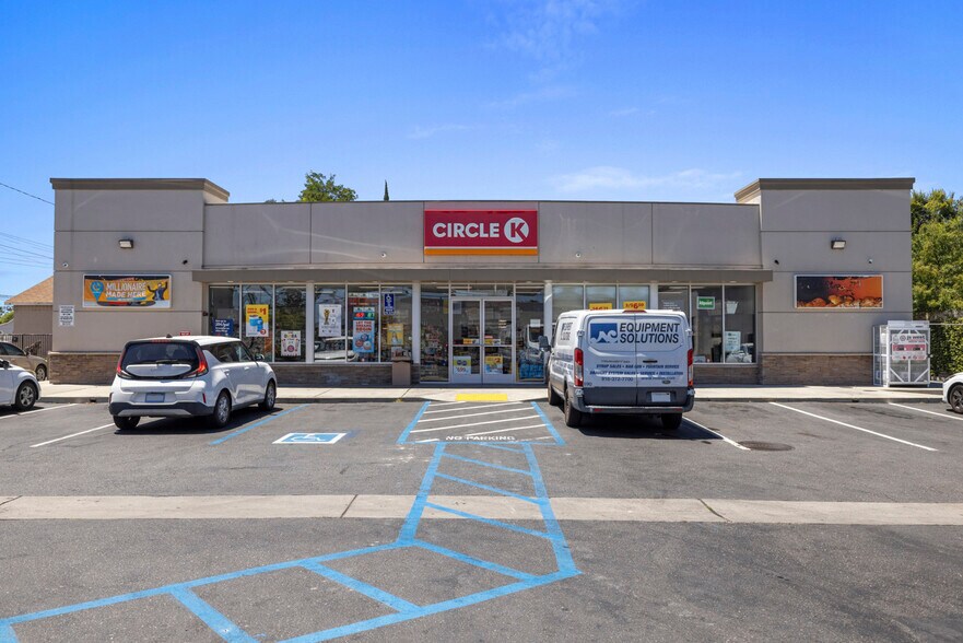 More Photos Of 2115 W Yosemite Ave, Manteca General Retail For Sale