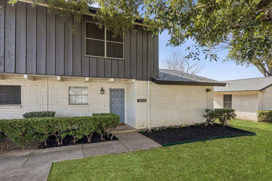 More Photos Of 15545 El Estado Dr, Dallas Multifamily For Sale