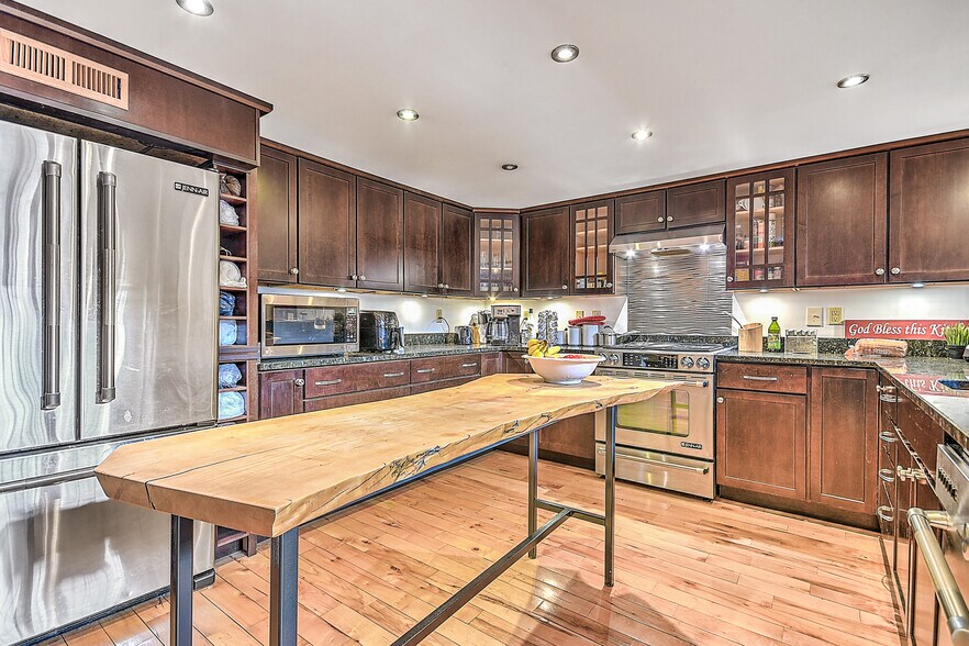 More Photos Of 529 State St, Bristol Storefront Retail Office For Sale