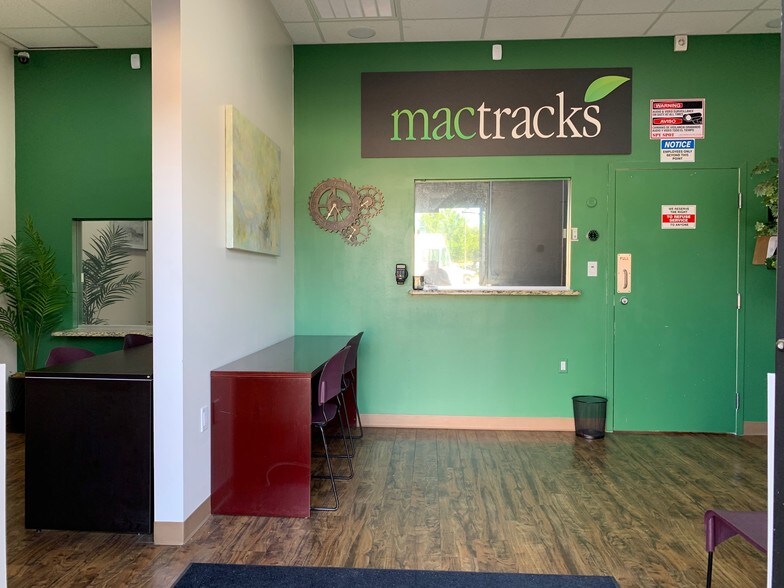 More Photos Of 3305 Mayhill Rd, Denton Unknown For Lease