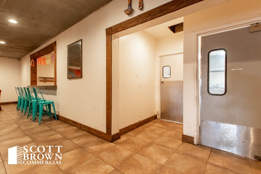 More Photos Of 820 S Interstate 35 E, Denton General Retail For Lease