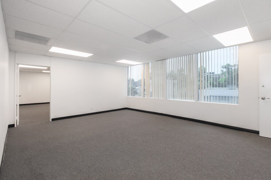 More Photos Of 1021 E Walnut St, Pasadena Medical For Lease